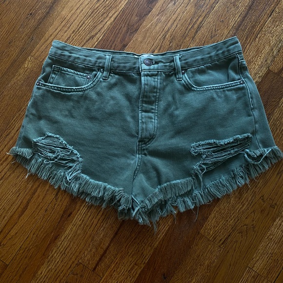 We The Free Distressed Jean Shorts - Picture 1 of 10